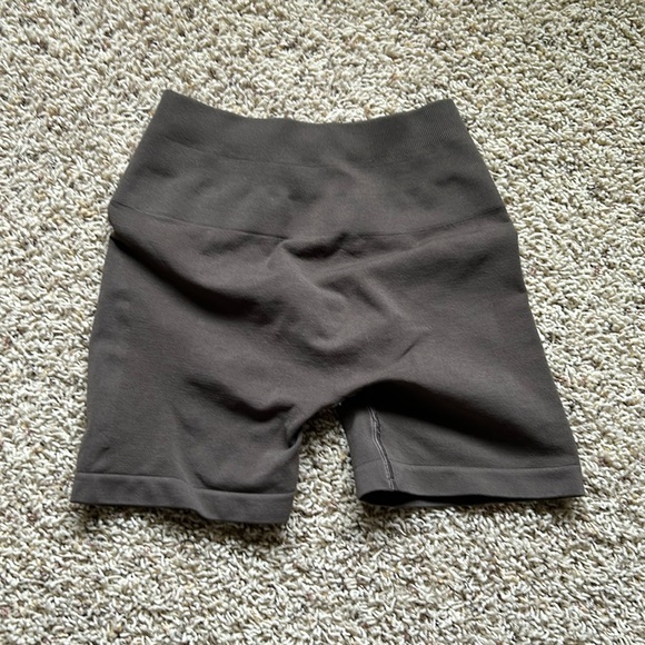 Alphalete Amplify Short 4.5" (Mocha) -XS - Picture 2 of 2